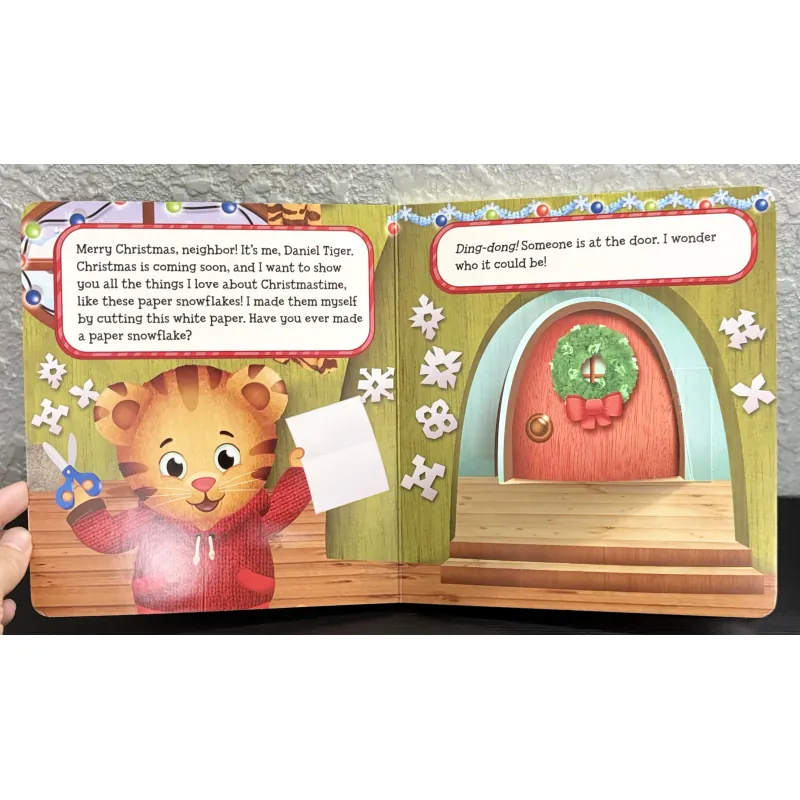 Board book Lật mở Merry Christmas, Daniel Tiger! – Giáng Sinh ấm áp cùng Daniel Tiger  927811