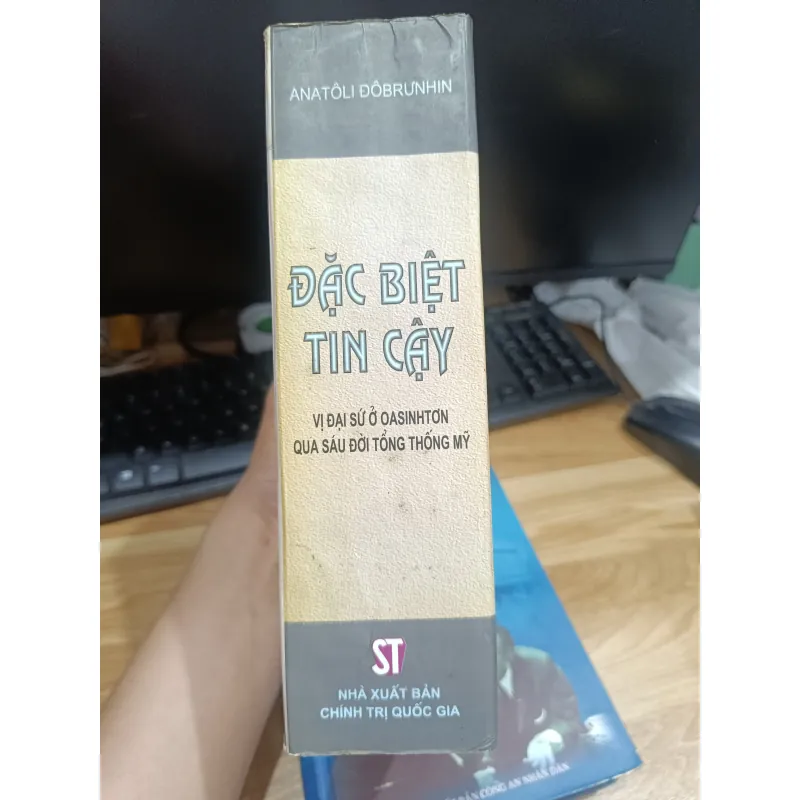 Đặc biệt tin cậy - Vị đại sứ ở Washington qua 6 đời tổng thống Mỹ 1001469