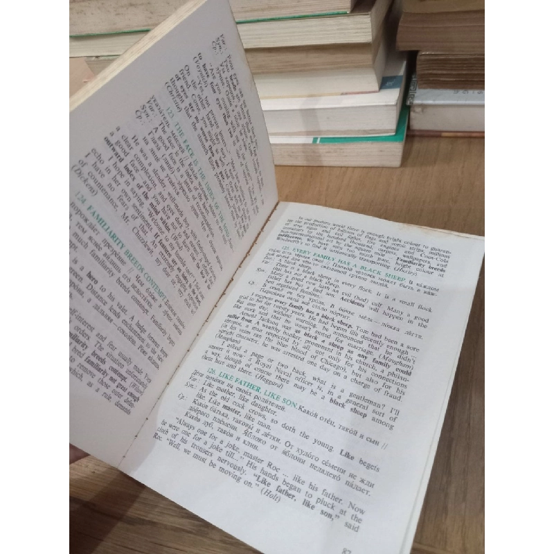 Sách tiếng Nga 9: A dictionary of English proverbs in modern use 754778