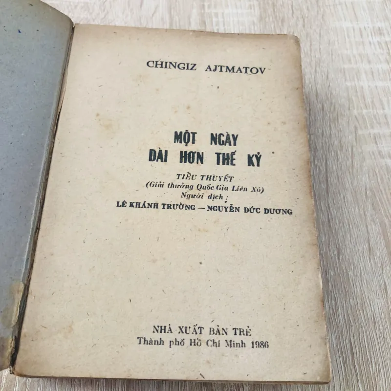 MỘT NGÀY DÀI HƠN THẾ KỶ 1006371