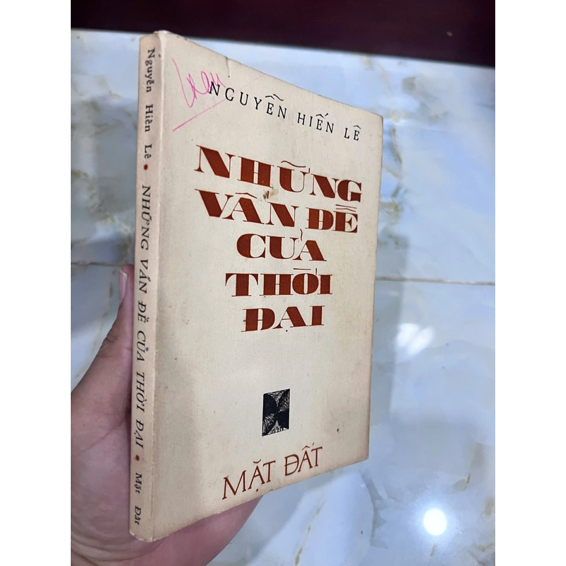 NHỮNG VẤN ĐỀ CỦA THỜI ĐẠI ( CÓ THỦ BÚT TÁC GIẢ) - NGUYỄN HIẾN LÊ 544052