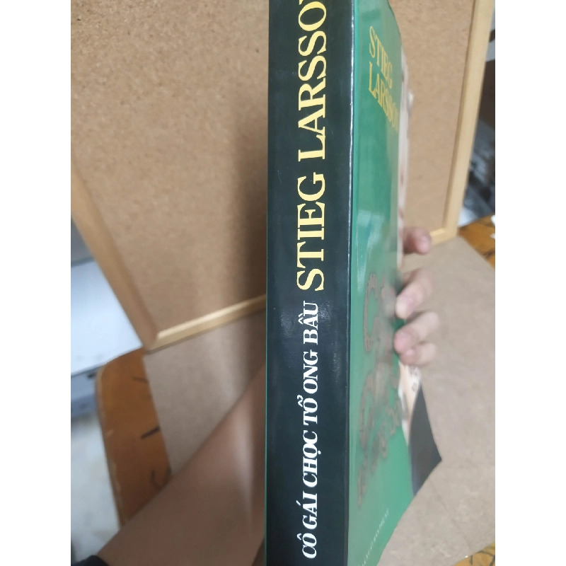 Cô gái chọc tổ ong bầu mới 80% 910525