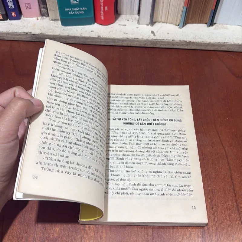 II Tựa Sách: Một Trăm Điều Nên Biết Về Phong Tục Việt Nam - Tân Việt - 2000 746646