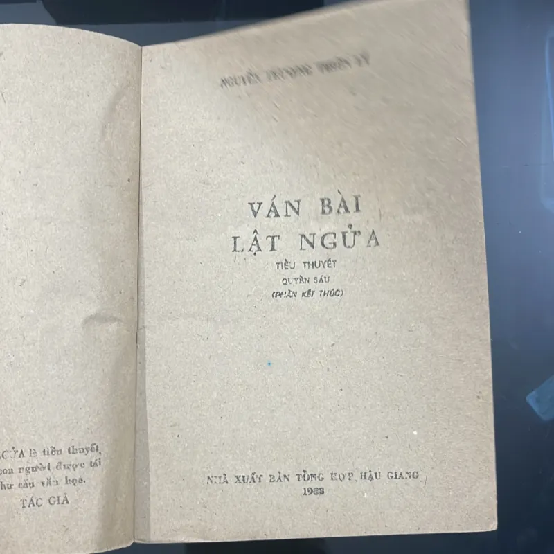 Ván bài lật ngửa - sách bao cấp giấy đen 1004932