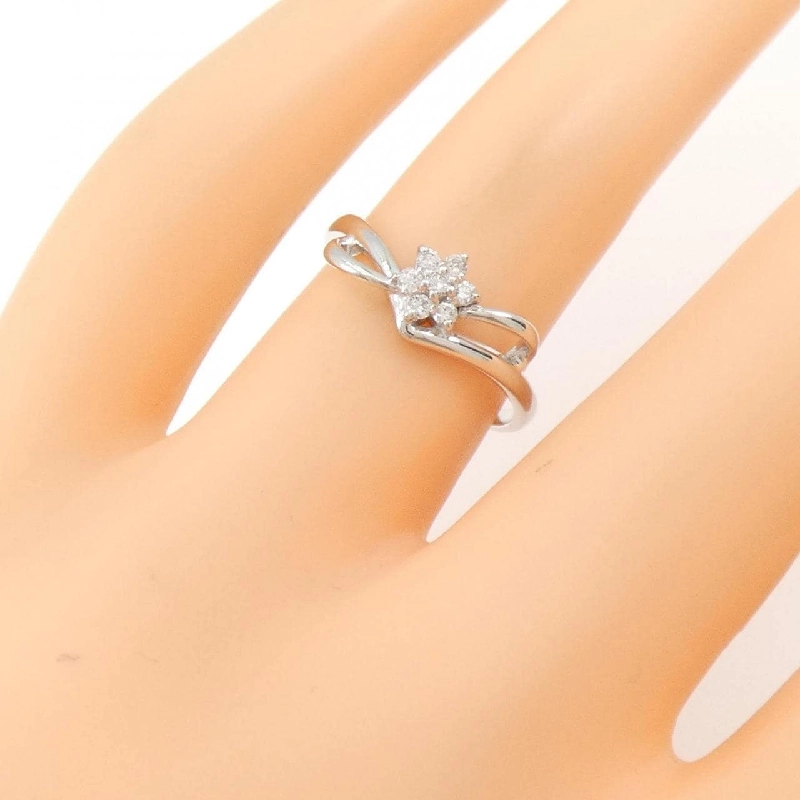 Nhẫn kim cương hoa K18WG 0.10CT 672069