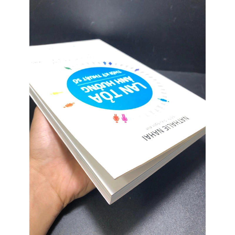 Lan tỏa ảnh hưởng thời kĩ thuật số 2018 Nathalie Nahai mới 85% bẩn nhẹ HCM1311 912370