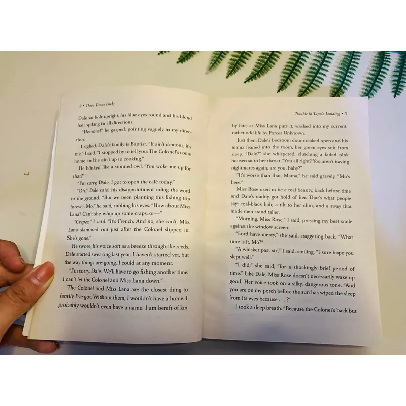 [Sách tiếng Anh 2hand] Like new 90% - 🌈 Three Times Lucky - Sheila Turnage 🪄 592592