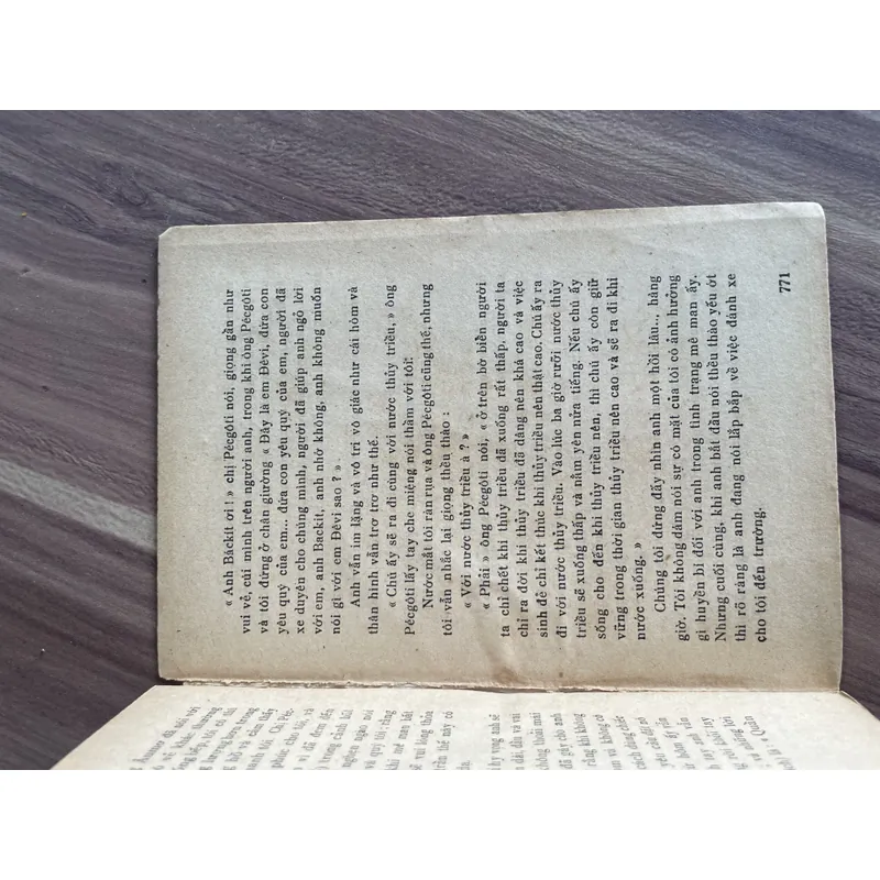 David Copperfield- Tiểu thuyết của Charles Dickens - Nhữ Thành dịch, 1977, hơn 1500 trang  702042