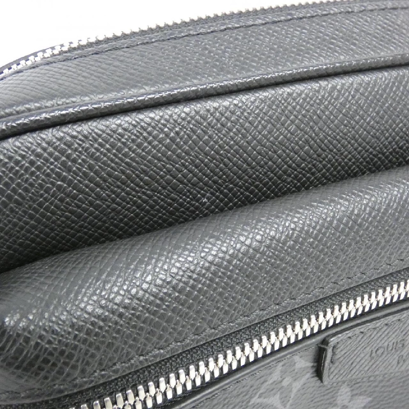 Túi đeo chéo Louis Vuitton Taiga Lama Bum Bag Outdoor M30245 613742