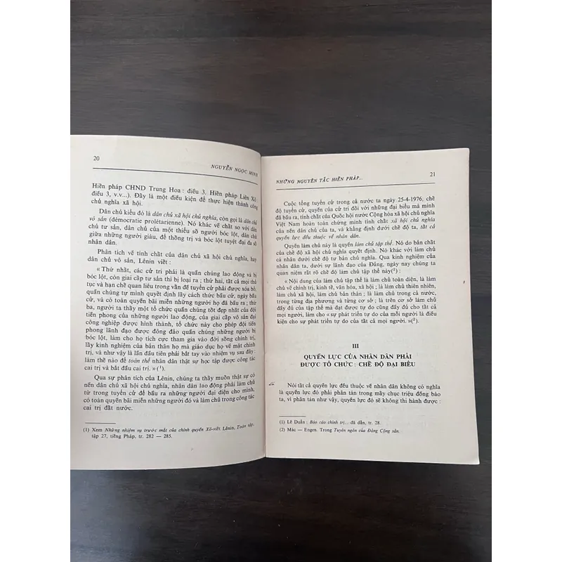 📖 Hiến pháp xã hội chủ nghĩa (Một số vấn đề lý luận cơ bản) xb 1977 597725