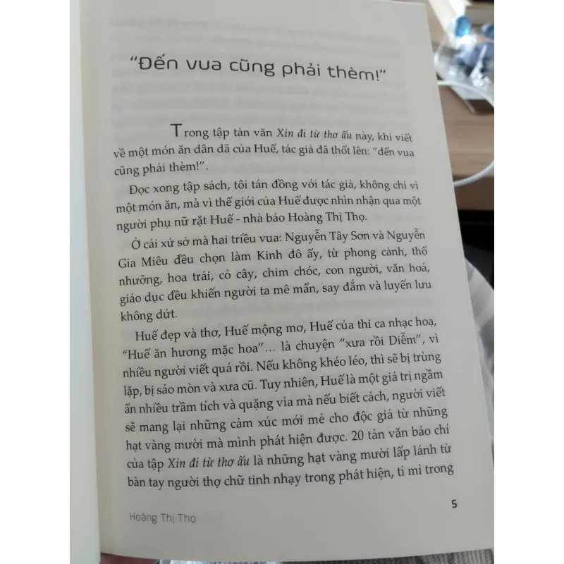 Tác phẩm "Huế, xin đi từ thơ ấu" của nhà báo Hoàng Thị Thọ 997417