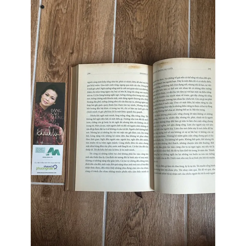 Đằng Sau Những Nụ Cười - Khánh Ly (Bìa Cứng) 733561