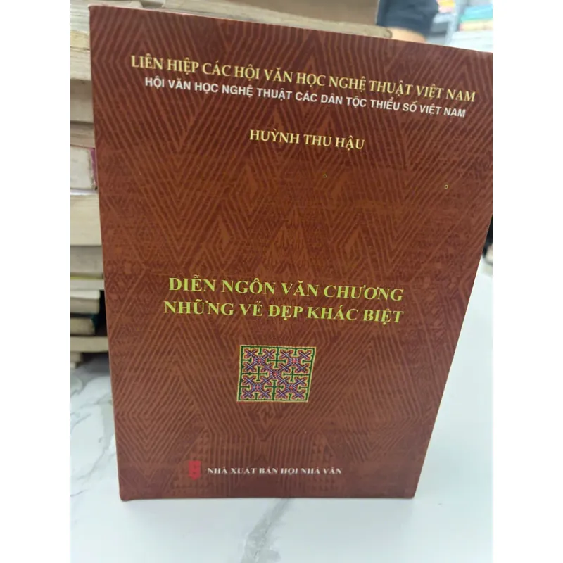 Diễn ngôn văn chương những vẻ đẹp khác biệt - Huỳnh Thu Hậu - Phê bình văn học 654127