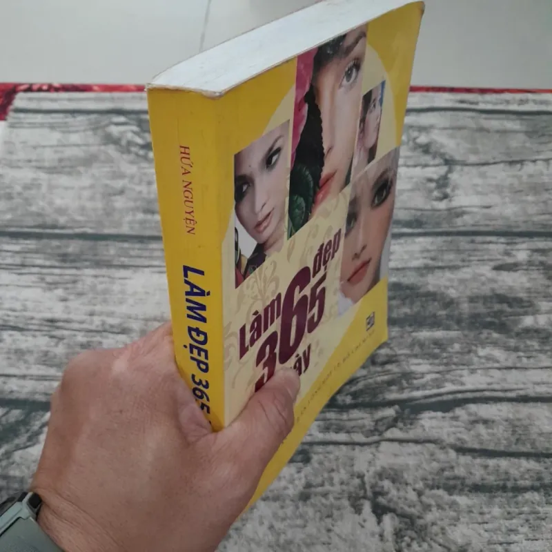 LÀM ĐẸP 365 NGÀY TRỌN NĂM. Tg. Hứa Nguyện. Dg. Ng. T. Thu Hằng... 783651