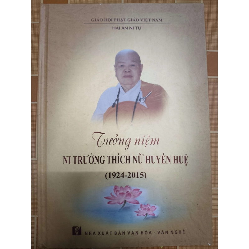 Tưởng niệm Ni trưởng T.N.H.Huệ - 2015 - 307 trang TÂM LINH - TÔN GIÁO - THIỀN ANTQ2012-210 923556