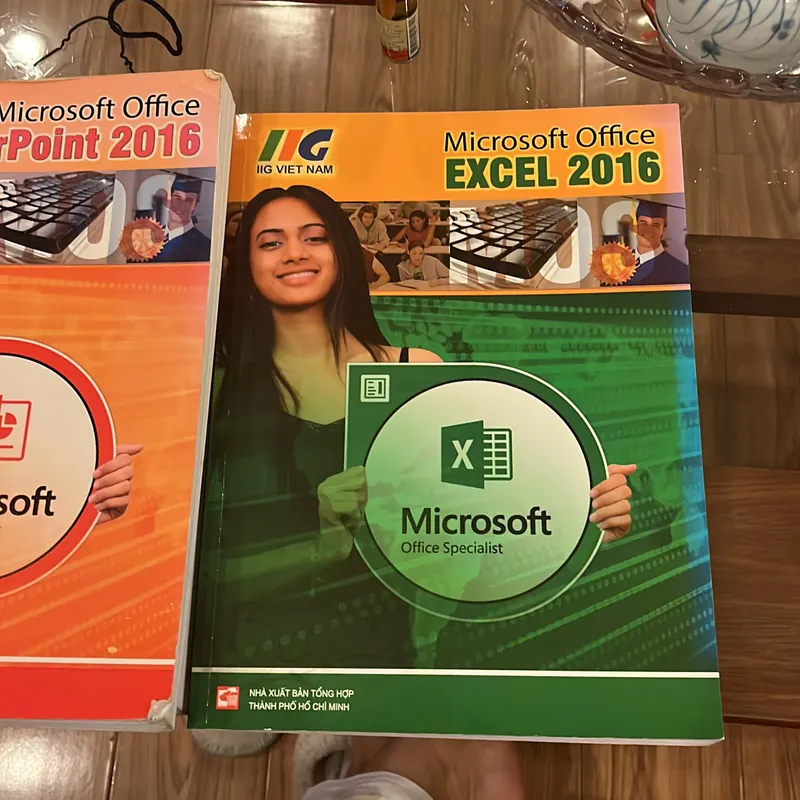 Bộ 2 quyển sách ôn thi tin học MOS 713003