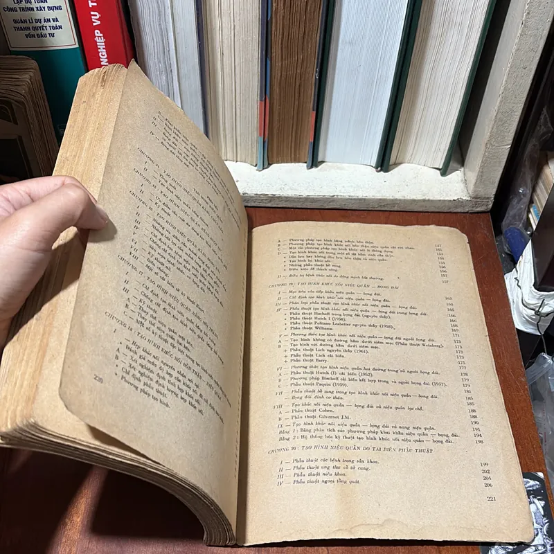 II Sách Y: Niệu Học _ Phẫu Thuật Niệu Quản (Tập 5) - Ngô Gia Hy - 1985 720611