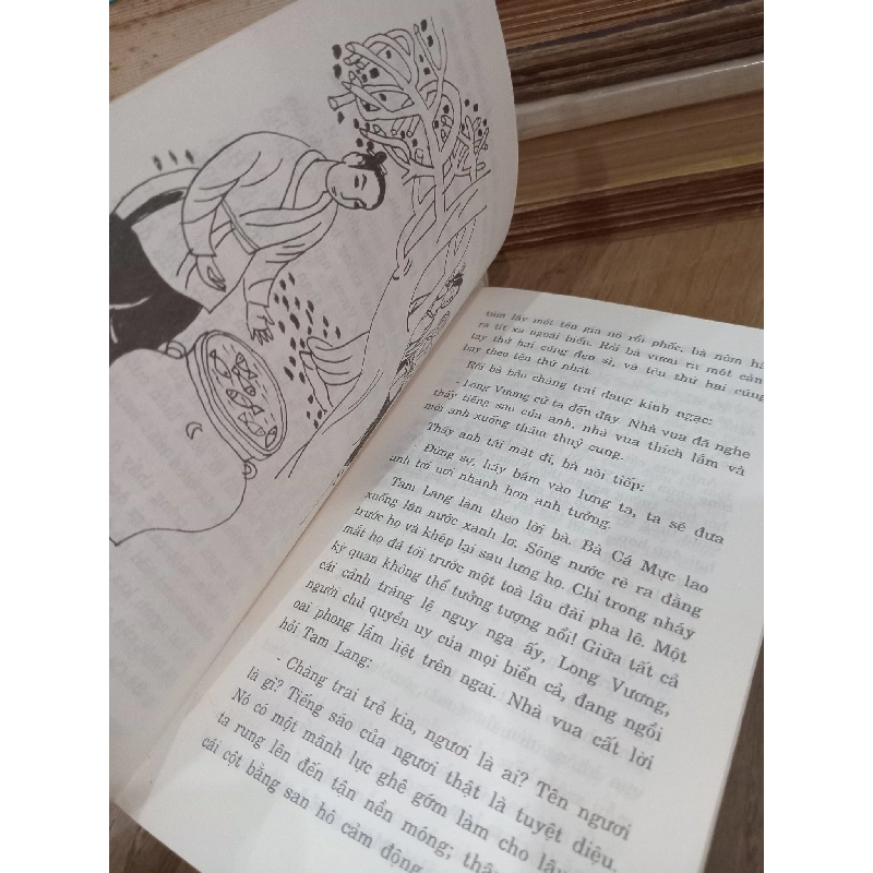 Trên những nẻo đường cổ tích: Hoàng tử mặt trời - Nhiều người dịch 799716