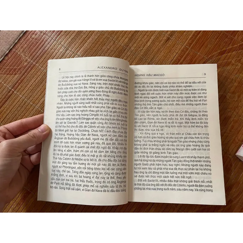 Hoàng hậu Macgo 605935