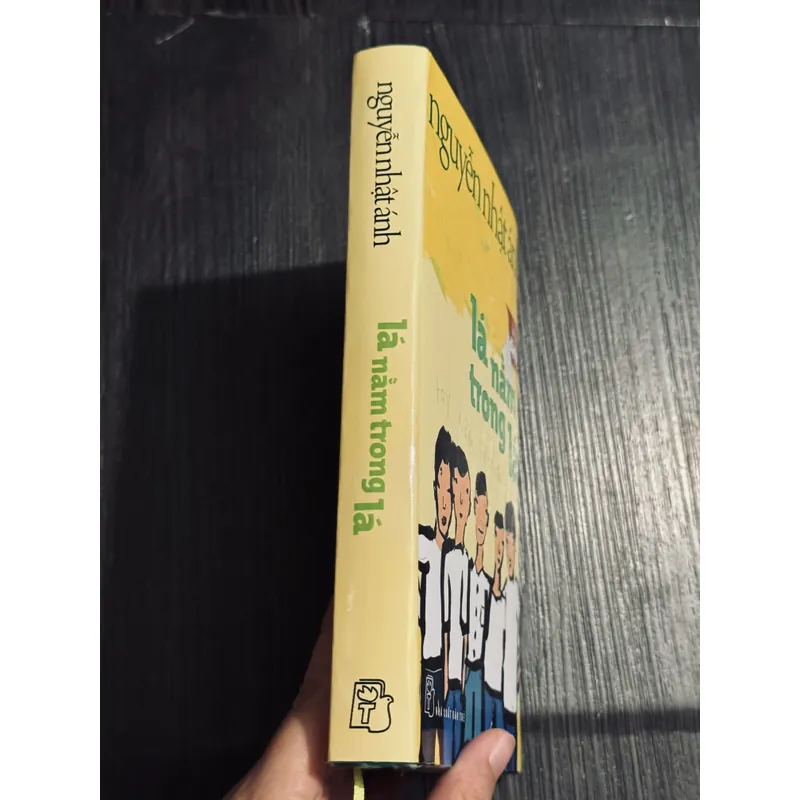 Lá nằm trong lá (bìa cứng, đọc mô tả) 689603