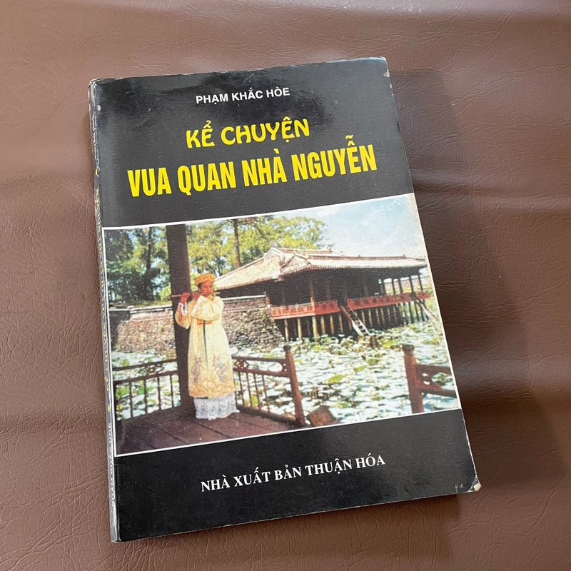 II Sách Lịch Sử: Kể Chuyện Vua Quan Nhà Nguyễn - Phạm Khắc Hoè - 1997 495648