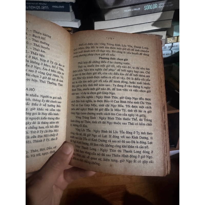 Tử vi tướng pháp trọn đời, in năm 1974 550449
