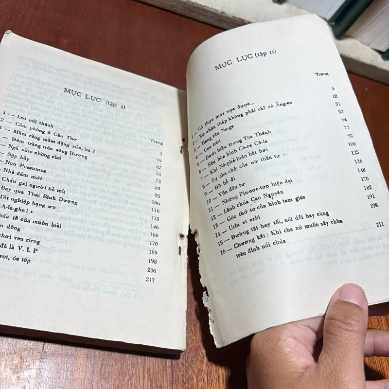[Sách 8x] - II Truyện Tình Báo: Đen Vỏ Đỏ Lòng (Tập 2) - Mai Thanh Hải - 1988 927341