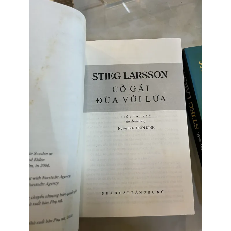 CÔ GÁI CÓ HÌNH XĂM RỒNG, CÔ GÁI CHỌC TỔ ONG BẦU, CÔ GÁI ĐÙA VỚI LỬA - STIEG LARSSON 1036102