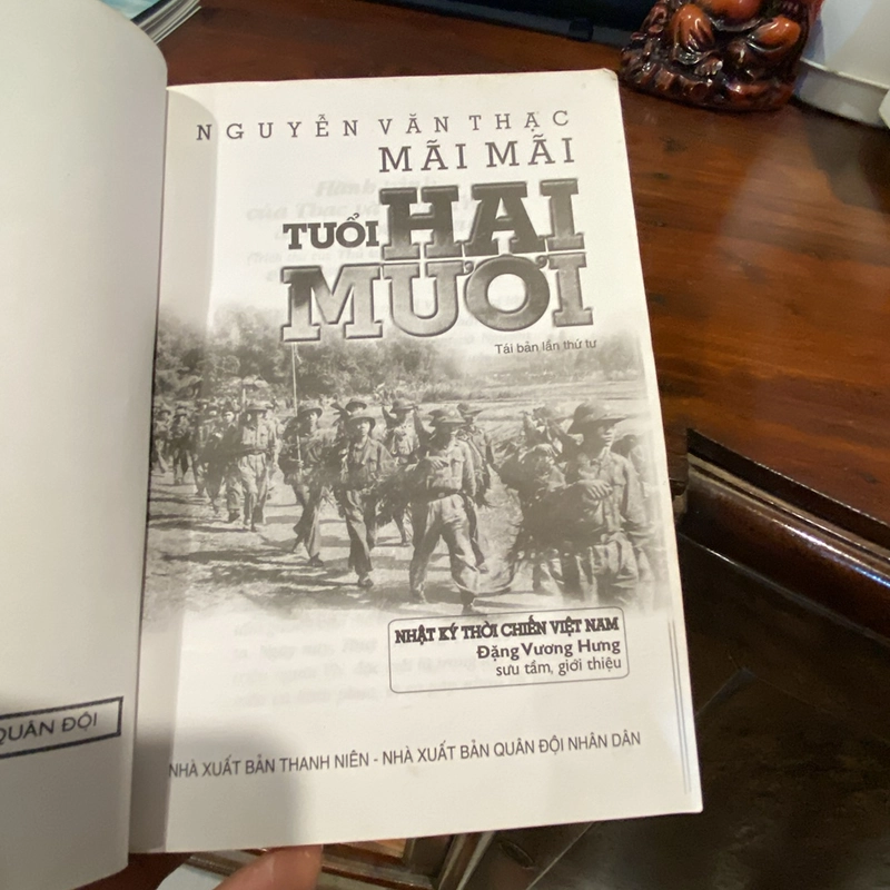 MÃI MÃI TUỔI HAI MƯƠI - NGUYỄN VĂN THẠC (XB 2005) 463237
