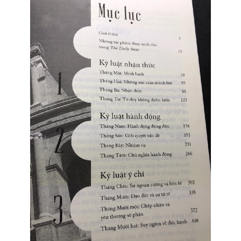 The Daily Stoic 366 chiêm nghiệm về trí tuệ và lòng can trường cùng nghệ thuật sống 2022 mới 90% Ryan Holiday và Stephen Hanselman HPB2307 KỸ NĂNG 190582