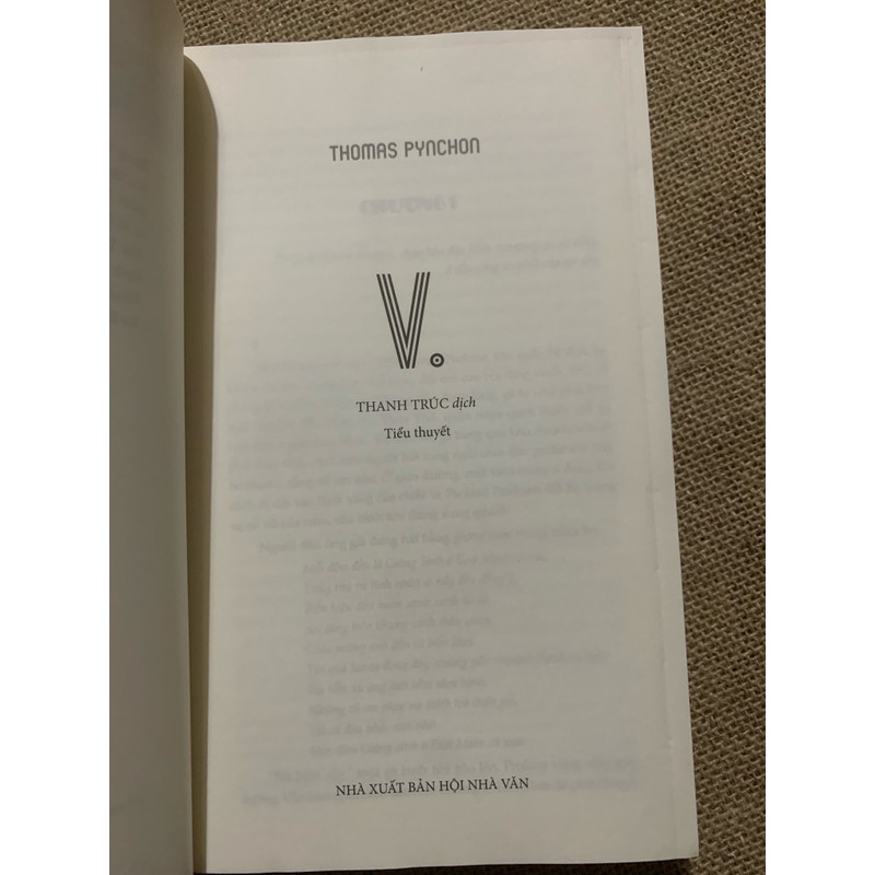 V - Tiểu thuyết của Thomas Pynchon  155259