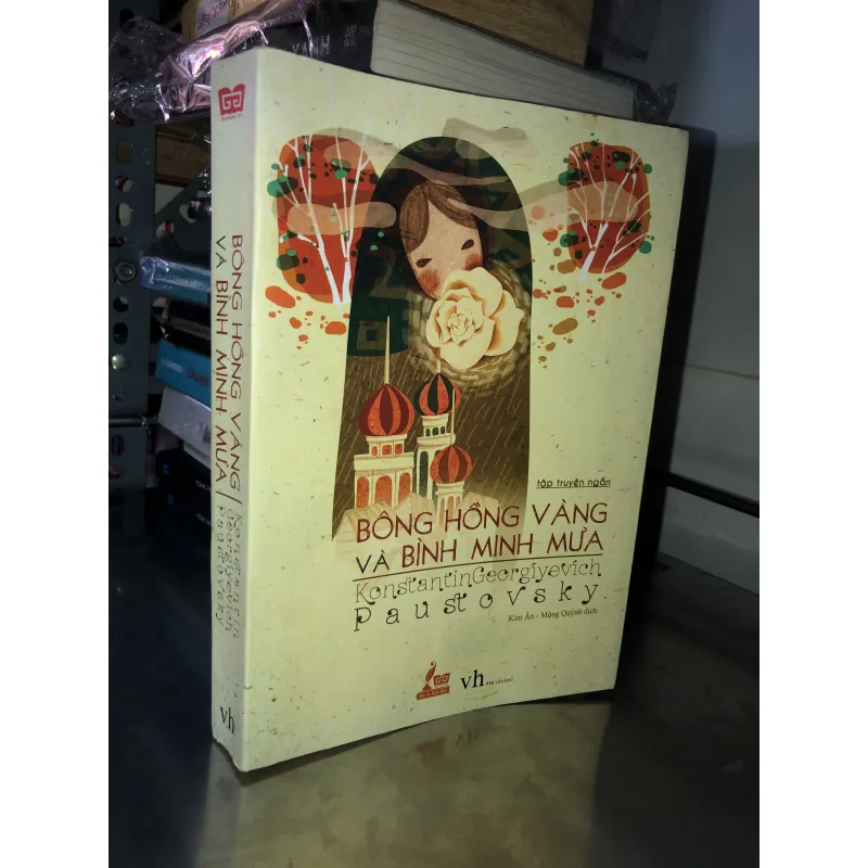 Bông hồng vàng và bình minh mưa - Konstantin Georgiyrvich Paustovsky 995158