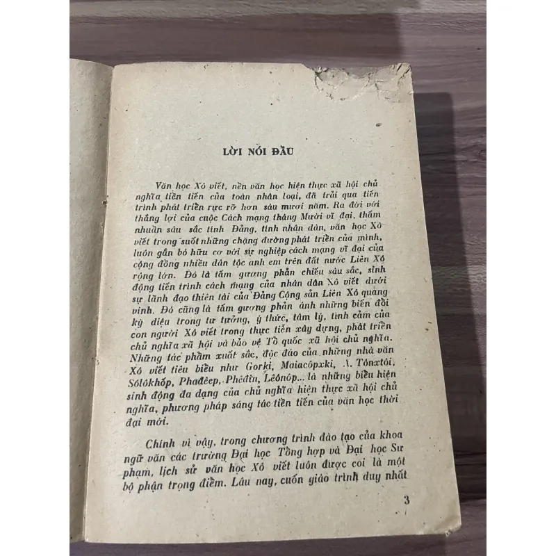 Nguyễn KIM ĐÍNH - HOÀNG NGỌC HIẾN - HUY LIỄN- LỊCH SỬ VĂN HỌC XÔ VIÊT 748036