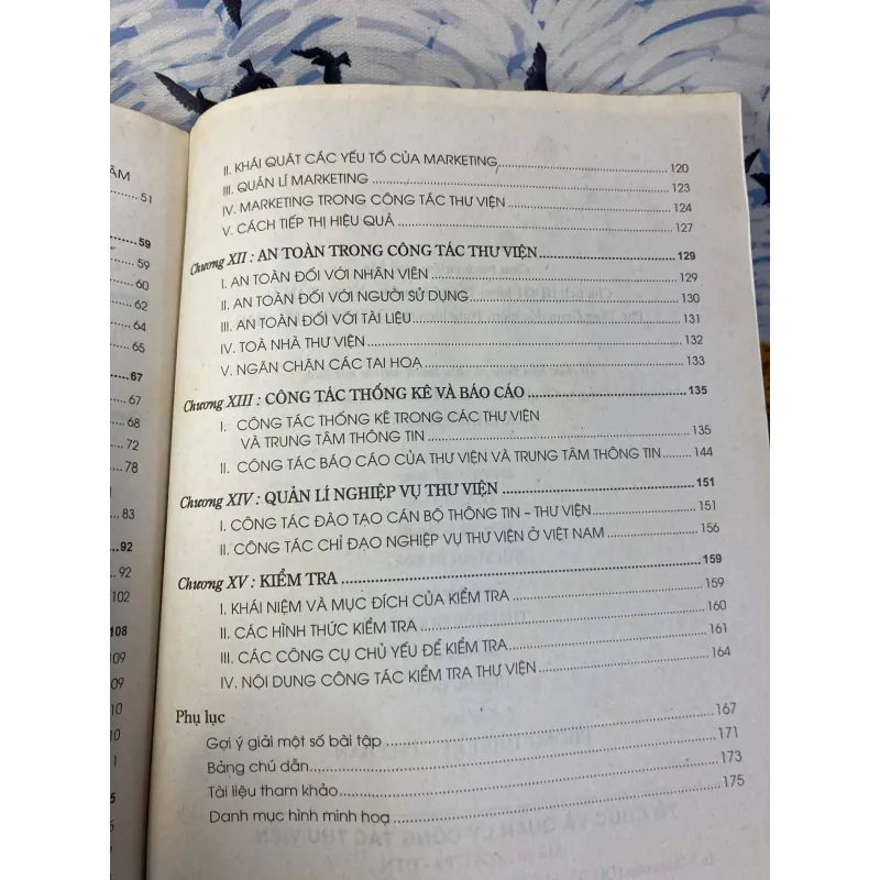 Tổ Chức Và Quản Lý Công Tác Thư Viện - Âu Thị Cẩm Linh 928071