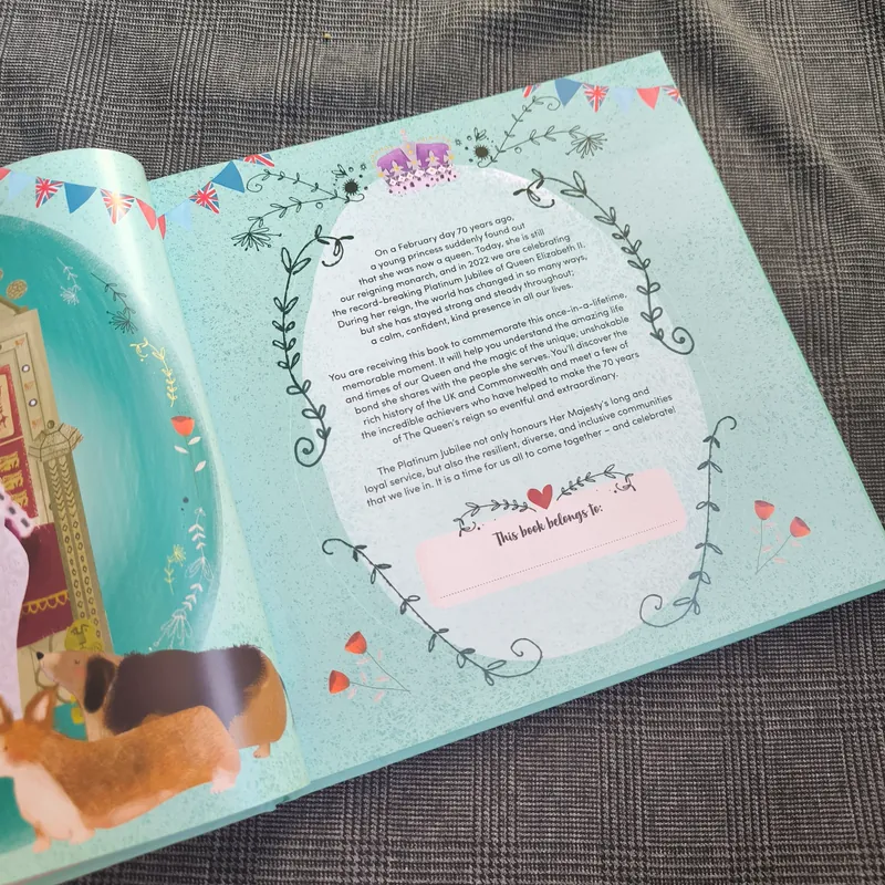 (Bìa cứng, khổ to, tiếng Anh) Queen Elizabeth: A Platinum Jubilee Celebration 695935