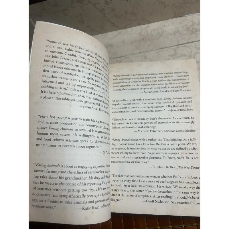 Eating Animal - Jonathan Safran Foer (sách real, còn tốt) 928670