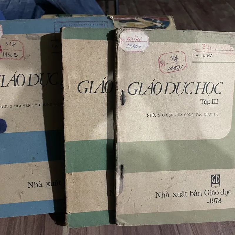 Giáo dục học - 3 tập - dịch từ tiếng Nga  739477