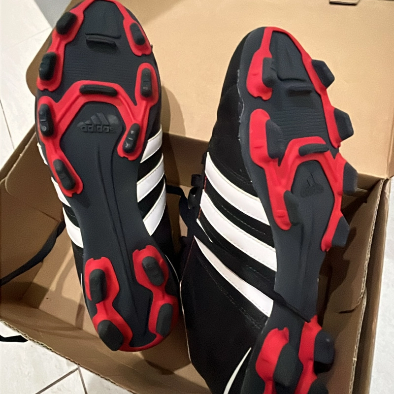 Giày đá bóng Adidas size 42 mới 205901