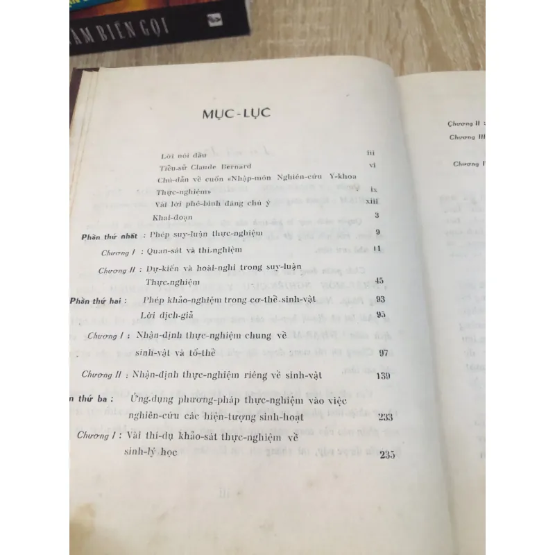 Combo sách y khoa cổ – chủ cũ đóng chung bìa cứng nhiều phần lộn xộn với nhau ( 925773