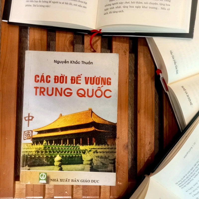 CÁC ĐỜI ĐẾ VƯƠNG TRUNG QUỐC - Nguyễn Khắc Thuần 498290
