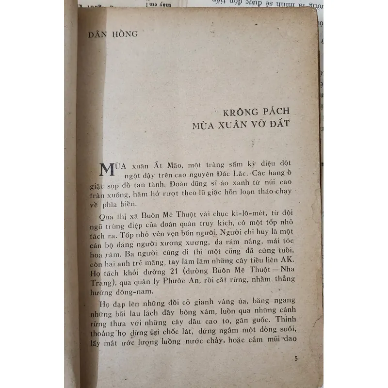 Màu xanh trên công trường, tập truyện và ký của Nhà xuất bản Quân Đội Nhân Dân.  703893