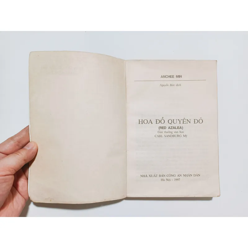 Hoa Đỗ Quyên Đỏ - Anchee Min
Giải thưởng Văn Học Carl Sandburg 785128
