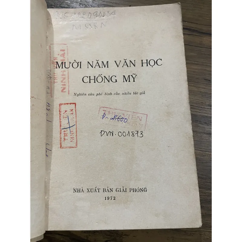 10 năm văn học chống Mỹ ;1972; hơn 400 trang  1030306