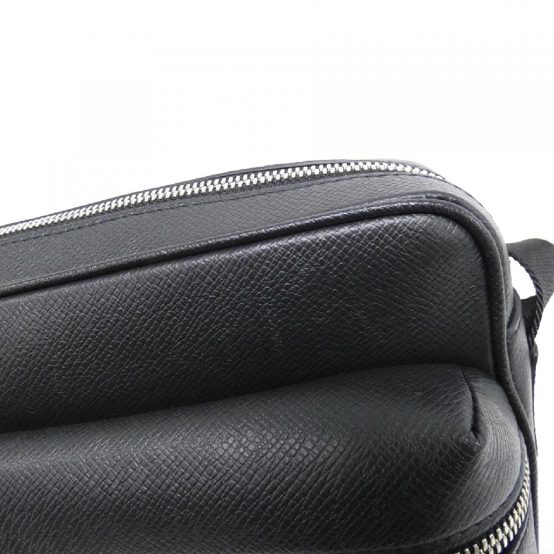 Túi xách chéo Louis Vuitton Taiga Lama Outdoor Messenger PM M30233 - Hàng hiệu Chính hãng 767104