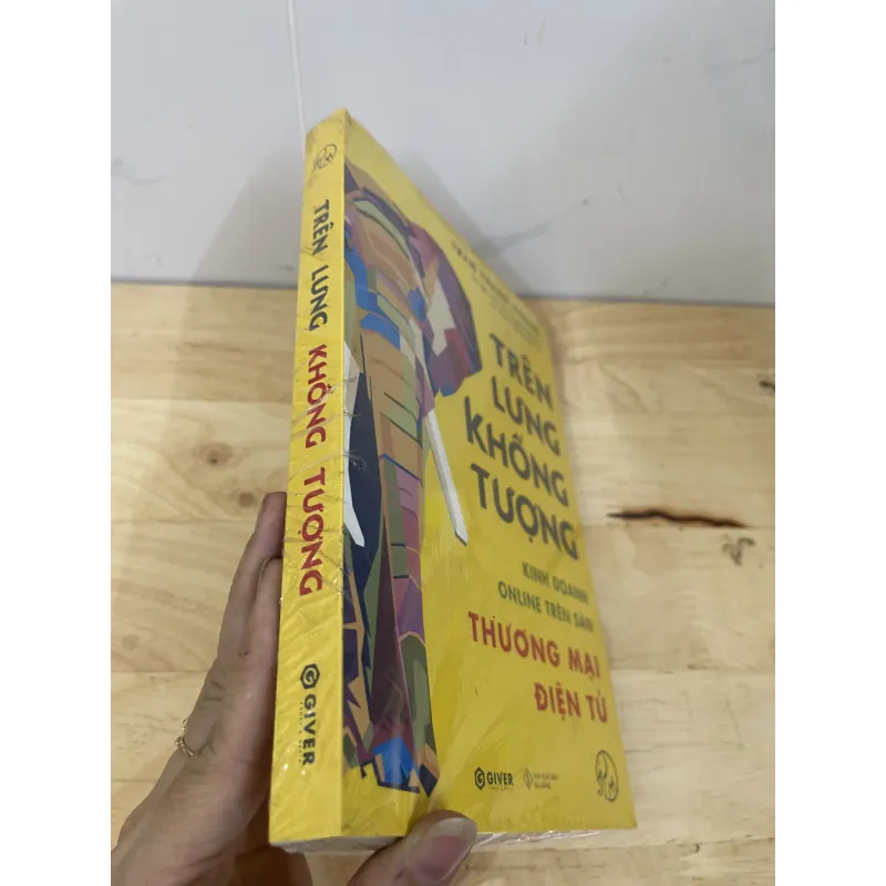 Trên lưng khủng tượng  932947