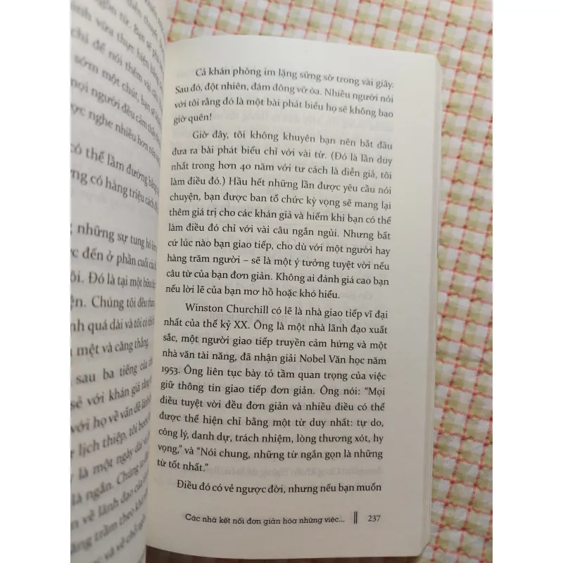 AI CŨNG GIAO TIẾP NHƯNG MẤY NGƯỜI KẾT NỐI - JOHN C.MAXWELL 751286