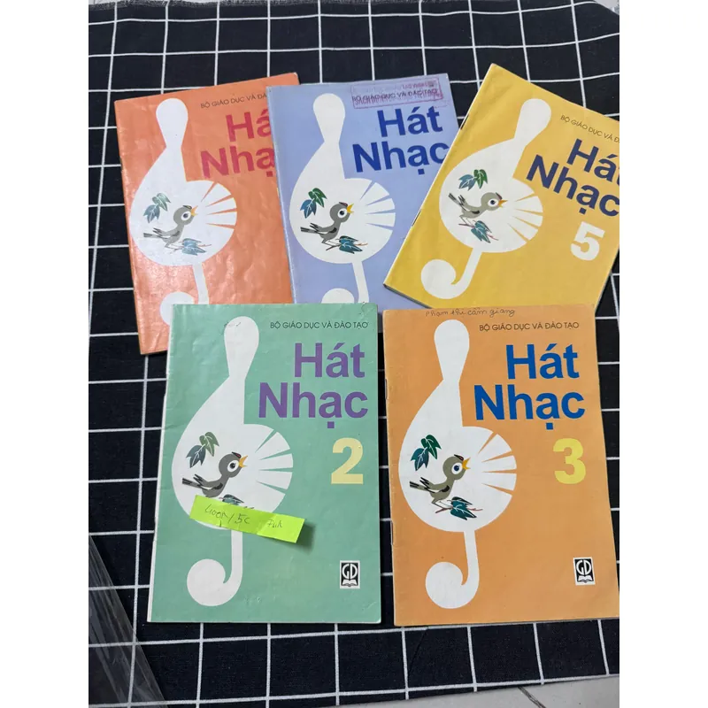 Hát nhạc tiểu học xưa 559437