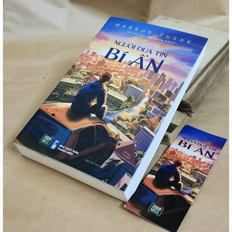 Tiểu thuyết NGƯỜI ĐƯA TIN BÍ ẨN (Markus Frank Zusak) - 555 trang 731175