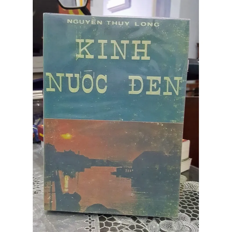 Loan mắt nhung + Kinh nước đen - Nguyễn Thụy Long 695303