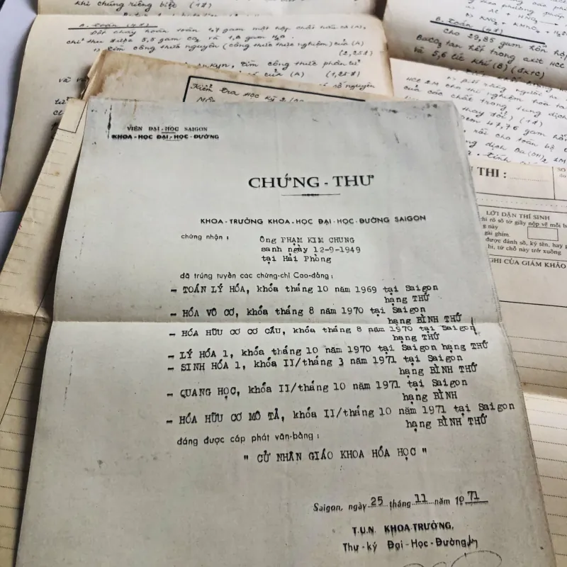 1 Chứng thư + 3 tờ đề thi môn hóa + tờ giấy thi 776940